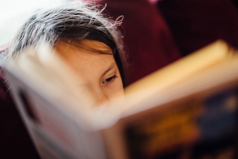 girl-reading